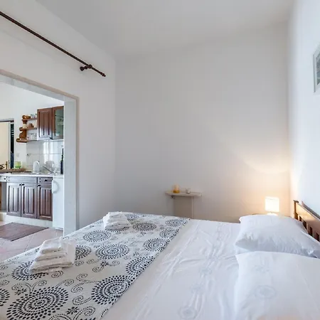 Darija - With Sea View St Apartment Pucisca